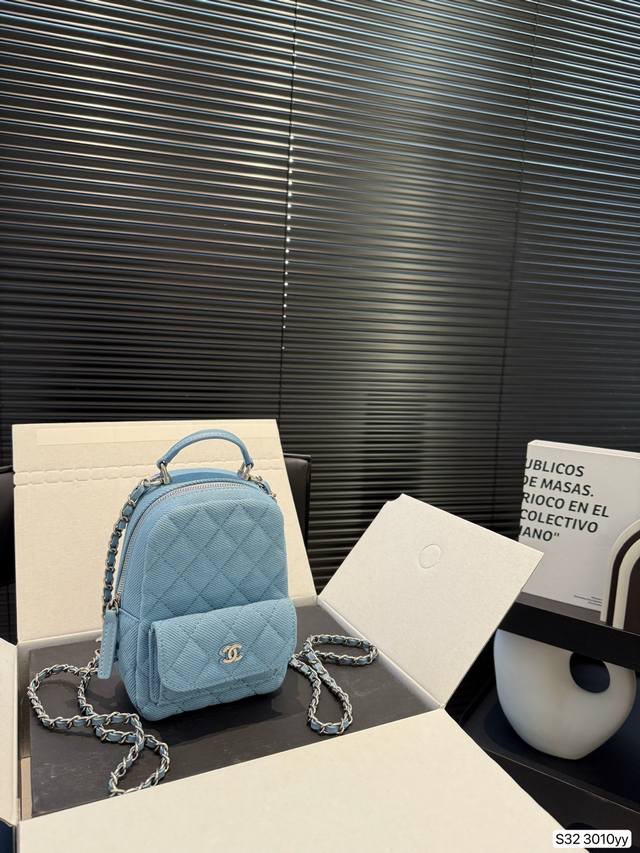 P260 配飞机盒折叠盒子 香奈儿双肩背包 Chanel 牛仔双肩包 慵懒随性又好背 上身满满的惊喜 高级慵懒又随性 彻底心动的一只 Size:12.5 18 P260 配飞机盒折叠盒子 香奈儿双肩背包 Chanel 牛仔双肩包 慵懒随性又好背 上身满满的惊喜 高级慵懒又随性 彻底心动的一只 Size:12.5 18