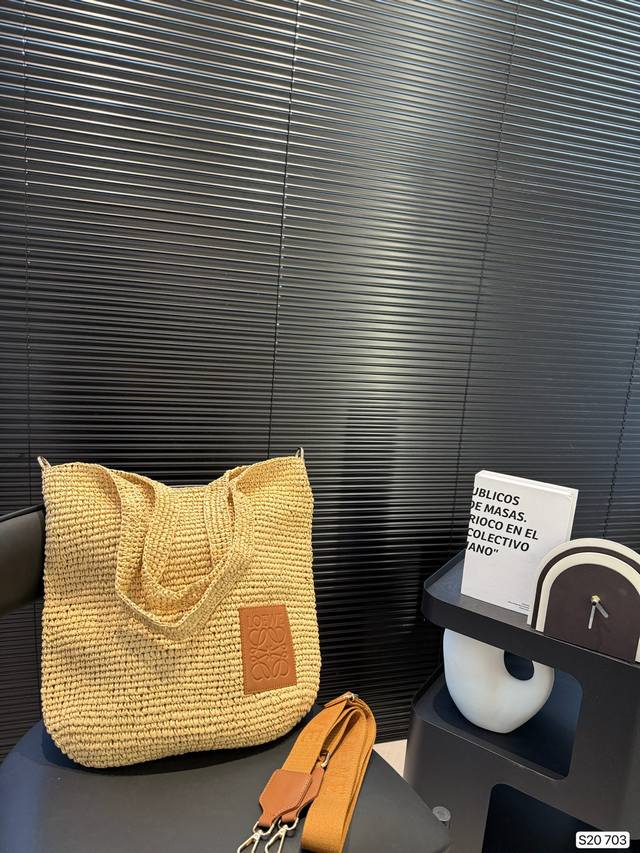 P180 配盒子 罗意威编织托特包，简单搭配的包袋，非常大气。搭配衣服也是毫无难度。尺寸：38 40 货号703