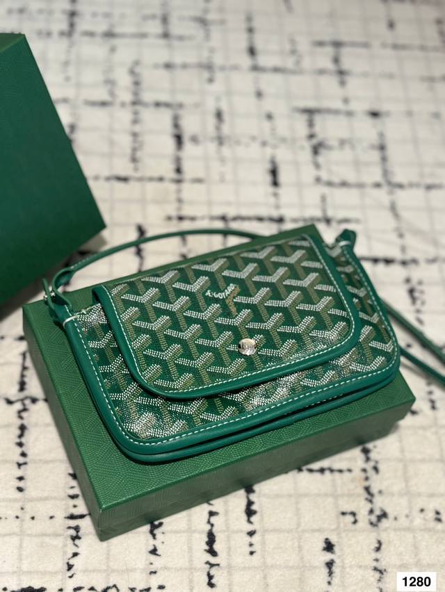 P140 配盒尺寸20.11 戈雅信封包 设计真的是开挂了 上身效果绝美 一年四季搭配绝绝子