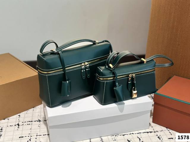 P280配盒尺寸23.15 P250 配盒尺寸20.11 Loro Piana 饭盒包 新款硬皮系列我是一眼相中！相比第一代软软的皮质，我个人更喜欢这个质感，加