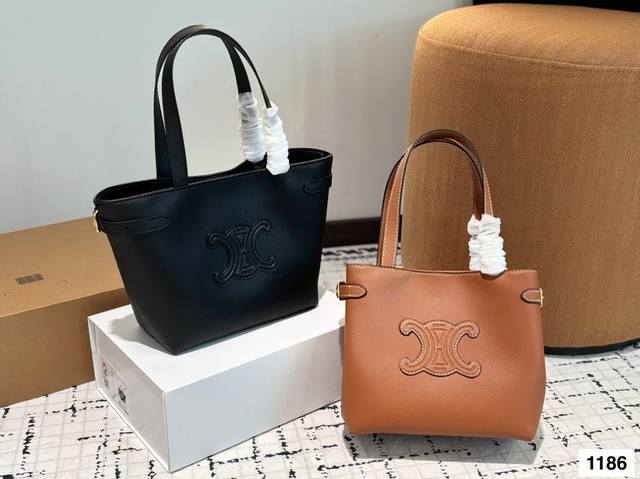 P180 配折叠盒子 赛琳Celine托特包 独特设计 时尚又经典 超级百搭 上身又A又飒 尺寸: 21 20