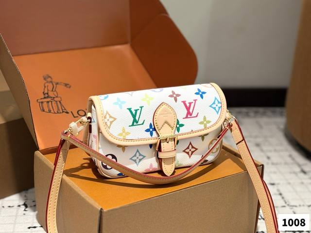 P150 配礼盒 Lv法棍 Lv尤物人间白三彩真漂亮啊白三彩系列每一只都值得收藏，又可以搭配俏皮可爱下次想试试洒脱一点穿搭彩色老花 五彩缤纷的少女心满出来这只包