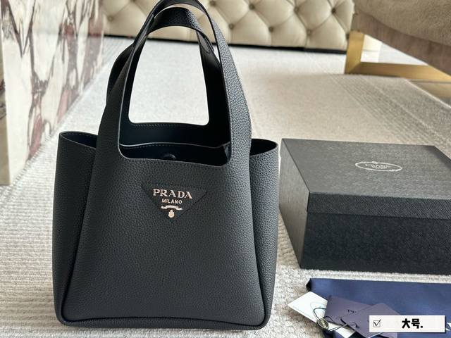 P190 Size：24*21Cm 大号 Prad 普拉达菜篮子 专柜 托特包 皮革手提包 牛皮品质 皮革包覆磁扣式主隔层