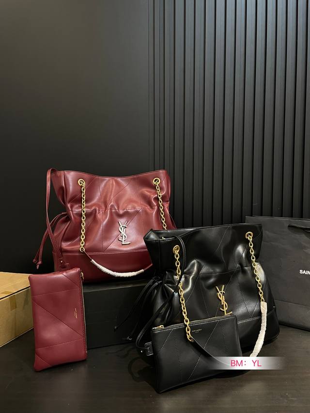 P230 牛皮 配盒 圣罗兰太好搭配了呜呜呜 Ysl Bag 更酷哦！ 面料很耐造 高级感拉满 搜索 垃圾袋 尺寸：31*35
