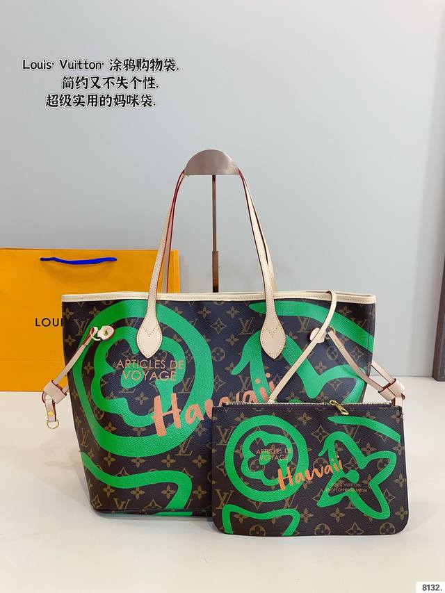 P210 Lv 新款 村上隆 购物袋 Neverfull超级酷 太爱啦 购物袋届的天花板 被它的颜值惊艳到啦 简约大气 时髦感十足 尺寸：31*16*29Cm