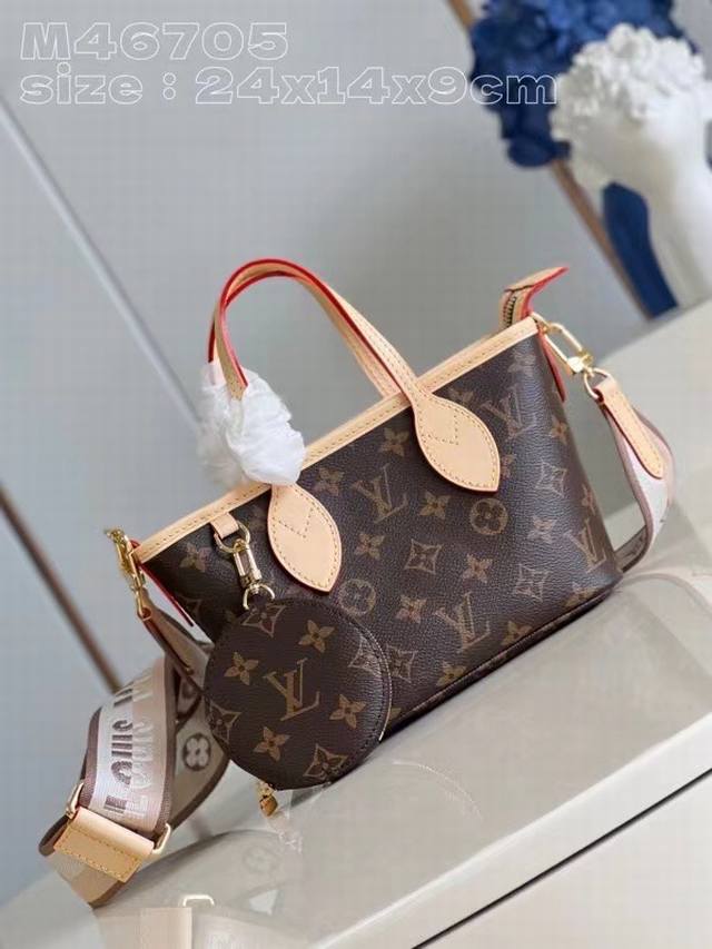 p130M46705杏色 M46786玫红 本款 Neverfull Bb手袋结合了经典设计与标志性细节。由 Damier Ebene 帆布制成，采用多彩织物内