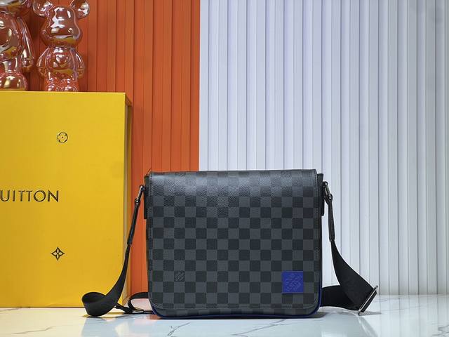 批180升级版 M00085 M46255 M42710 M11593 最新款 黑格配蓝五金 District 小号邮差包 本款 District 小号邮差包取