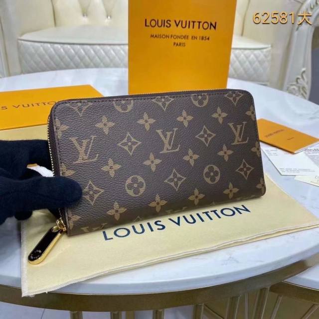 p80Lu N60111黑格 63502咖啡 62581老花 62581黑花 拉链款钱夹 由时尚Damier Graphite帆布裁制而成的Zippy Orga