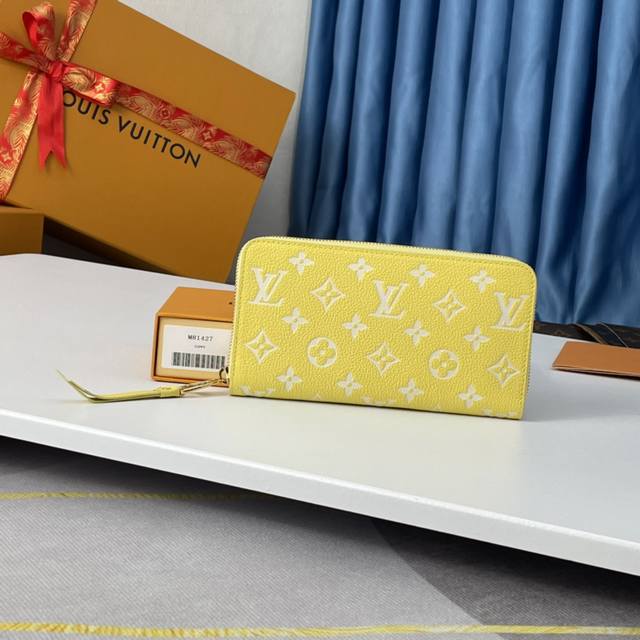 p100M81427独家实拍！Spring In The City 系列 Zippy 钱夹邂逅 Monogram Empreinte 压纹软粒面皮革的清新意味，
