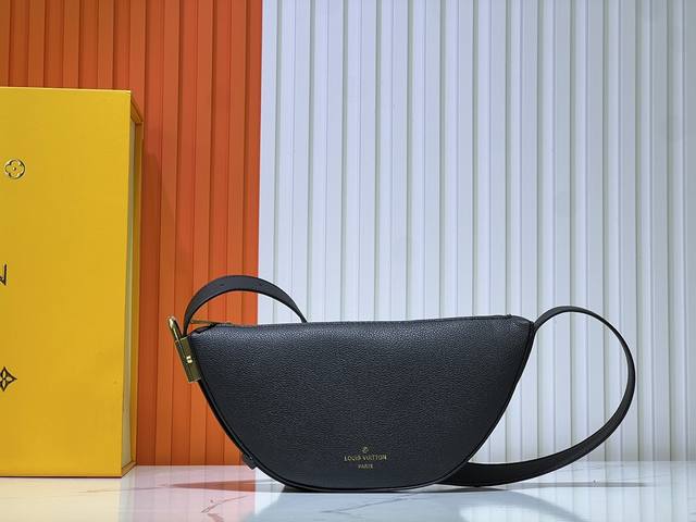 批170（实拍 质量货比三家） M83546 M11429 这款低调的Low Key Bumbag是一款现代简约的设计，搭配极其柔软光滑的小牛皮和精致的细节。其