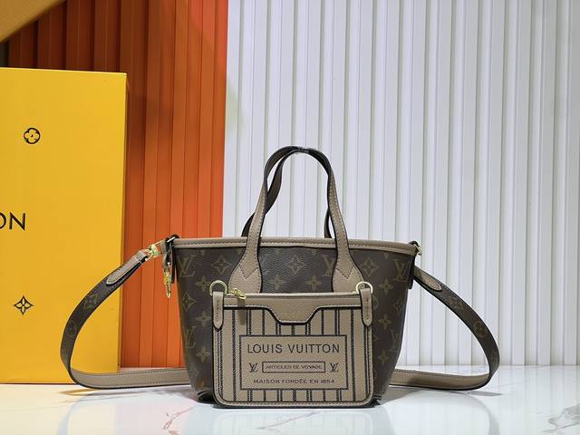 批170M12099极具传奇色彩的Neverfullbb手袋： 总是能够满足您对手提包的各种需要。 容量大却不显笨重，挺括而手感柔软，居家出行皆宜。 束紧侧边系