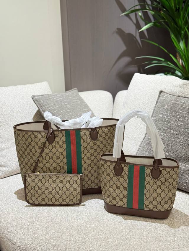 p210P220 gucci又出小可爱购物袋 太好看了这只Tote菜篮子百搭，不用担心他去奥莱,再便宜也没多少空间了因为本身也不贵25Cm 40Cm