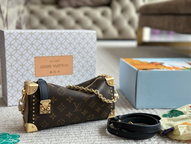 复刻版 P250 2025早春走秀款横款 小箱子 lv Side Trunk 谷爱凌 盒子包/ 箱子包 25新款！是软软的小箱子 很多精致的小细节在里面 大 容