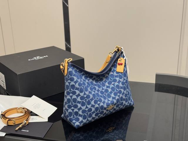 ¥230 配盒 size:31*23Cm coach 蔻驰新款Laurel 流浪包真的绝美 腋下包Hobo 随性慵懒轻松拿捏 一长一短两条肩带 单肩斜挎手提腋下 ¥230 配盒 size:31*23Cm coach 蔻驰新款Laurel 流浪包真的绝美 腋下包Hobo 随性慵懒轻松拿捏 一长一短两条肩带 单肩斜挎手提腋下