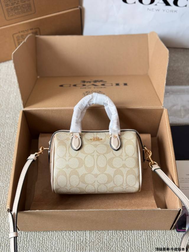 顶级原单 牛皮版本 P250 coach Mini Rowan新款 蔻驰原单 枕头包，Ykk原单五金搭配精致面料 做工完美百搭神器 专柜尺寸 18 13Cm 飞