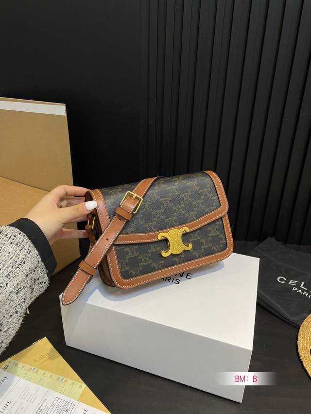 小号P270 大号P280 配折叠礼盒 赛琳/Celine Box 豆腐包 凯旋门扣 中古包分享自用Celine中古包很喜欢凯旋门元素整个包很复古，又很通勤Bo