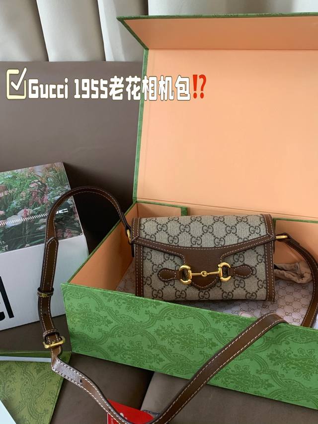 p200 gucci 1955新款老花相机包 gucci新出的这款相机包,首先我觉得在大牌包里,可称为性价比之王,价格不错,容量感人,手机、充电宝、耳机、钥匙、 p200 gucci 1955新款老花相机包 gucci新出的这款相机包,首先我觉得在大牌包里,可称为性价比之王,价格不错,容量感人,手机、充电宝、耳机、钥匙、