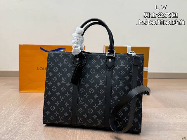 p380 lv男士公文包 上身又酷又时尚 容量超级可 任何风格都可轻松驾驭 尺寸39 30