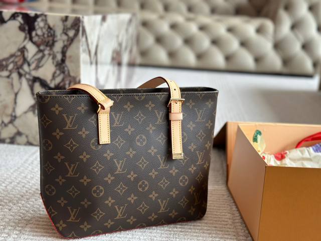 p 230 全套包装（复刻版） size：32*25Cm l家 新款Piano购物袋 太戳我了吧！上身效果！ 啥也不说啦！订起来…. 24Ss 走秀款 搜索Lv