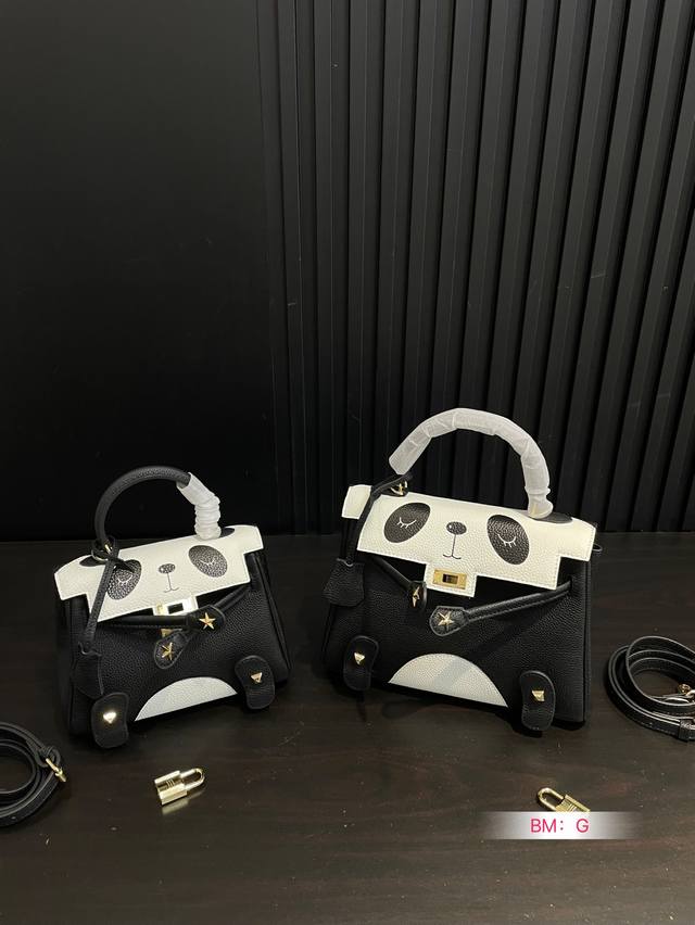 小号P330 大号P340 牛皮 早春新款，又一爆款凯利熊猫包出货了！爱马仕 凯利质量扛扛滴，2个尺寸，简直可爱到爆[呲牙]，尺寸：大号25*18 小号20*1