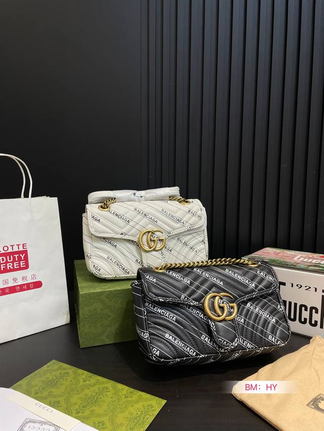 p200 配折叠礼盒 gucci&巴黎世家联名款 马蒙包升级官网最新款原版复刻订制，不仅可以随意搭配，包型更是完美，流行古银色五金配件，精致面料设计，明星追爱品