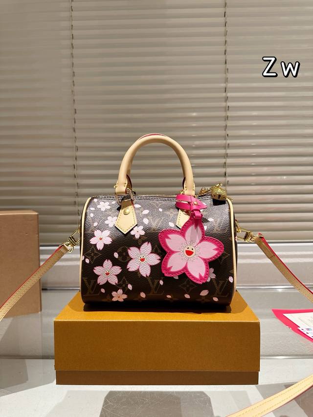 涂鸦 P230 lv Nano Speedy 20 枕头包 lv 新款系列 枕头包 手袋,全网首发 Lv Speedy Nano 枕头包这款Retiro 手袋以