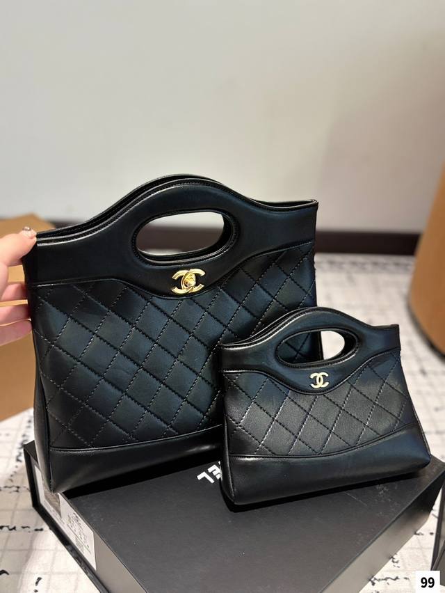大号P160 尺寸29.24 小号P140 尺寸20.15 配礼盒 香奈儿 31Bag链条包 火到炸裂 宝藏大黑马 时髦又可爱 按头安利！ 自重很轻，又很复古！