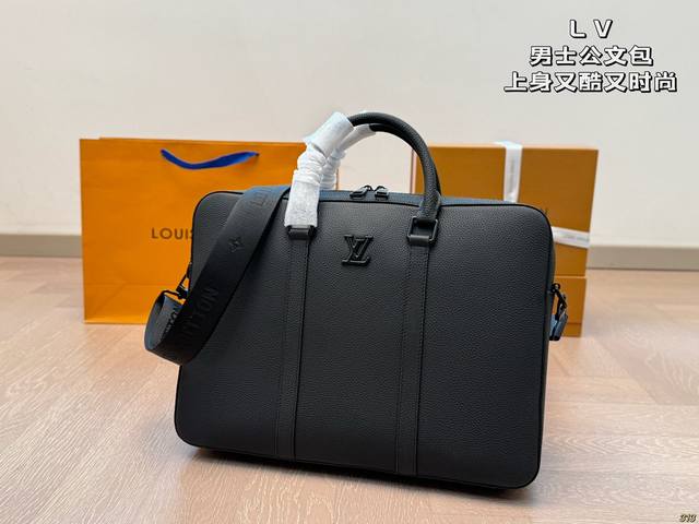 p380 lv男士公文包 上身又酷又时尚 容量超级可 任何风格都可轻松驾驭 尺寸38 27