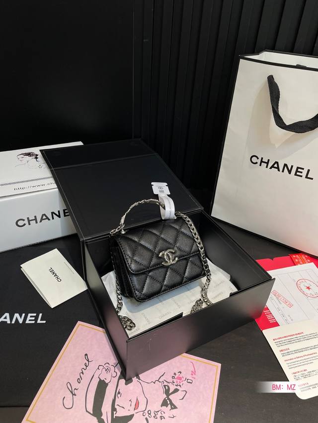 p170 配折叠礼盒 香奈儿 新款手柄Cf 迷你 太太太太太美了 美到我心里去的一只包 看到它第一眼就觉得 这就是我的包吧[呲牙][呲牙][呲牙] 尺寸：13*