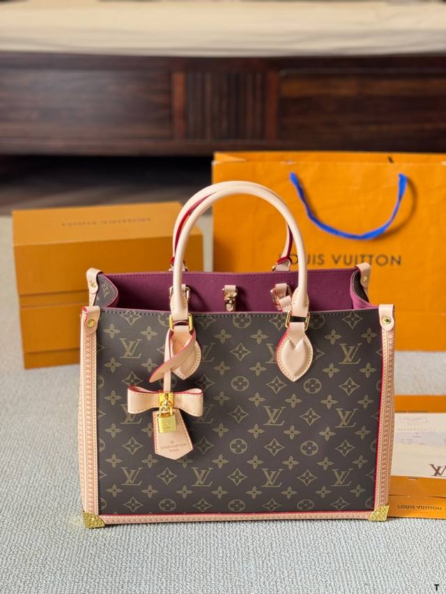 p220 lv 托特包 lv高级感大手袋登场 爱了爱了 低调又实用的托特 质感奢华 这款也是可以调节肩带,容量很大,很适合通勤 尺寸35 30Cm p220 lv 托特包 lv高级感大手袋登场 爱了爱了 低调又实用的托特 质感奢华 这款也是可以调节肩带,容量很大,很适合通勤 尺寸35 30Cm