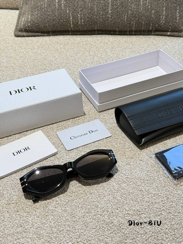 p230 25新年安利Dior迪奥景甜墨镜Signature B1Udior迪奥墨镜景甜同款时尚韩版Signatureb1∪ 椭圆多边形窄框，复古又显脸，实物更