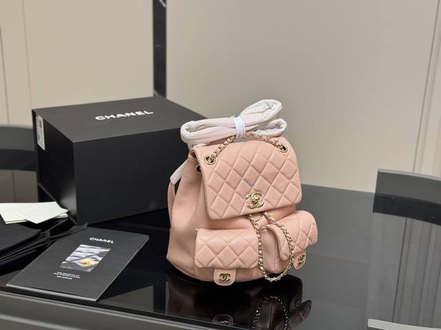 ￥260 配折叠盒 size：18*18Cm 香奈儿 Duma 双肩包 包包质感超好！ 高级原版皮！ 本季最可爱的双肩包 单肩 双肩手提