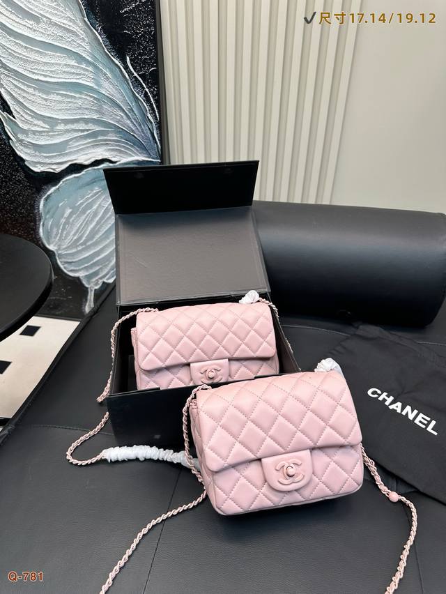 p170P180配折叠盒 香奈儿Chanel方胖子手感超级好,百搭折叠盒 最帅气的方胖子 致黑手感超级好 以华丽高贵的外形成为当下最炙手可热之作虑人手必备,明星 p170P180配折叠盒 香奈儿Chanel方胖子手感超级好,百搭折叠盒 最帅气的方胖子 致黑手感超级好 以华丽高贵的外形成为当下最炙手可热之作虑人手必备,明星