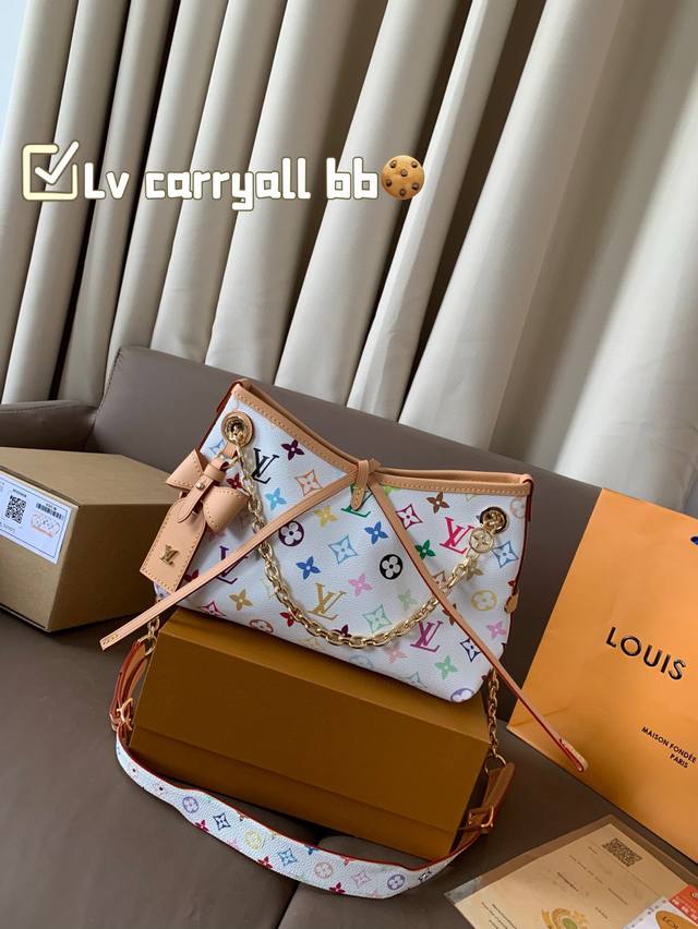 p270 新的Carryall Bb 鲶鱼须子和大金链子宝宝们形容的太贴切了 Lv配金链子真的好看 小小咩觉得新版Carryall变可爱 了，而且不喜欢大包的姐