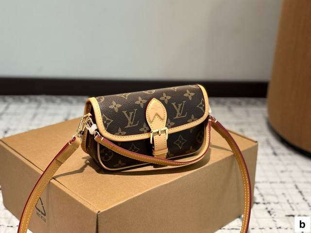 p200 配折叠 size：19*11Cm lv Diane法棍 nano尺寸了 真的难以置信！