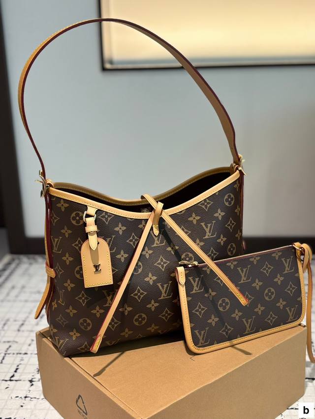 p220 size： 29*25Cm（中） lv 最强者Carryall， 可爱休闲都Ok哈 carryall是真的强！ 内附一只收纳零钱包， 性价比无比在线了