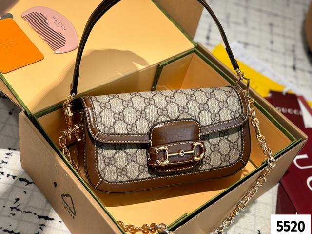 p230 配折叠盒 配镜子 木梳 size：22*12Cm 古奇 新款1955腋下 24Ss版本！ 链条变为腋下肩带更适合夏天哦！ 长肩带变为牛皮肩带更适合出游