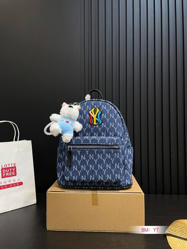 p160 送挂件 mlb Ny双肩包 简单百搭 颜值高 日常出街首选 潮酷时尚女孩必入款 尺寸：27*33