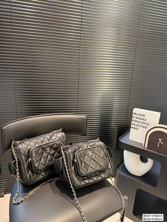 大号P360 小号P330 配飞机盒折叠盒子 香奈儿2024大秀相机包 香奈儿秋冬大秀上配饰包包同样亮眼 百搭的同时又有创意十足。 尺寸 大号25 17 小号2