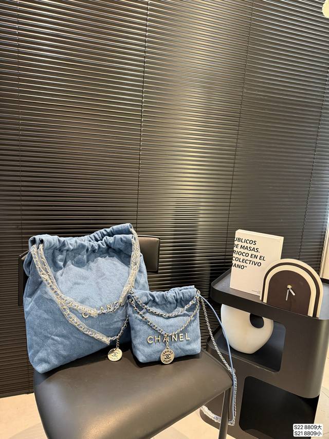 大号P200 小号P190 香奈儿牛仔垃圾袋 众星宠儿Chanel 22Bag这颜值太能打了能装又好看，随性软塌塌的质感背起来超有范儿！尺寸：大号34 35 小