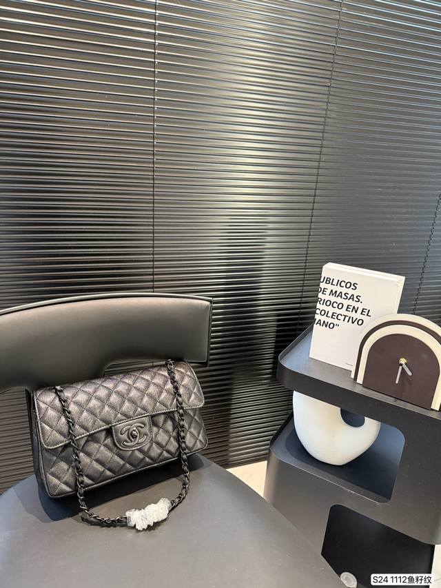p210 配折叠盒子Chanel 香奈儿Cf包 超火爆时尚单品 高版本 做工精细 进口五金 让你无论是夏天还是冬天都能背上它出门 是不是性价比超级高 随便凹造型