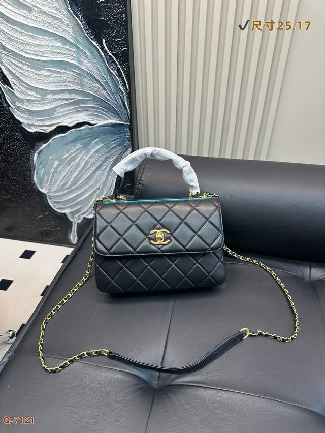 p220 配折叠盒 尺寸25.17 香奈儿Trendycc 链条包日常通勤简直绝配 又酷又飒低调的奢华可盐可甜 极致美感 绝美女孩就是你