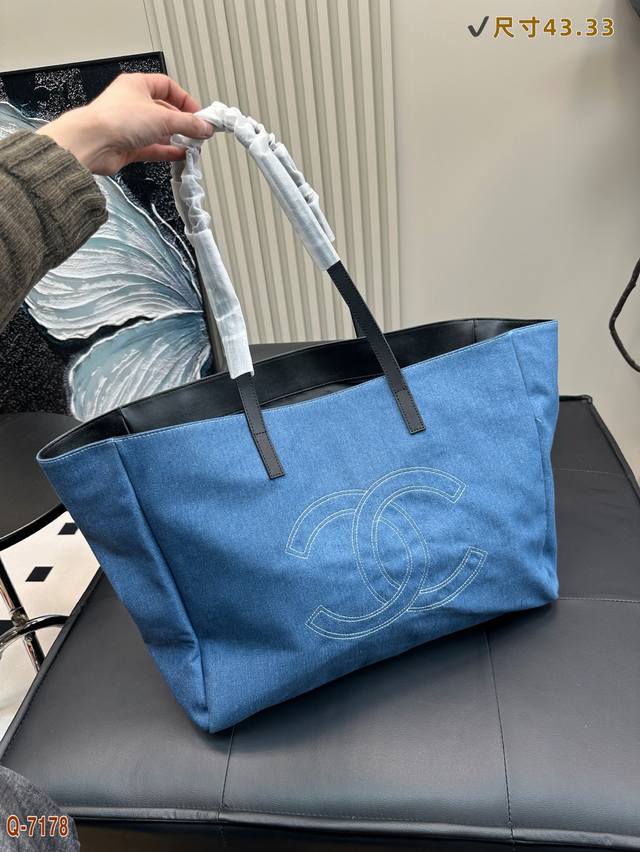 p230 香奈儿Chanel中古托特|Chanel经典双Clogo托特这只托特的尺寸特别完美 没有大到夸张，但是也够装不少东西。应该是不挑身高的黄金尺寸哦。整体