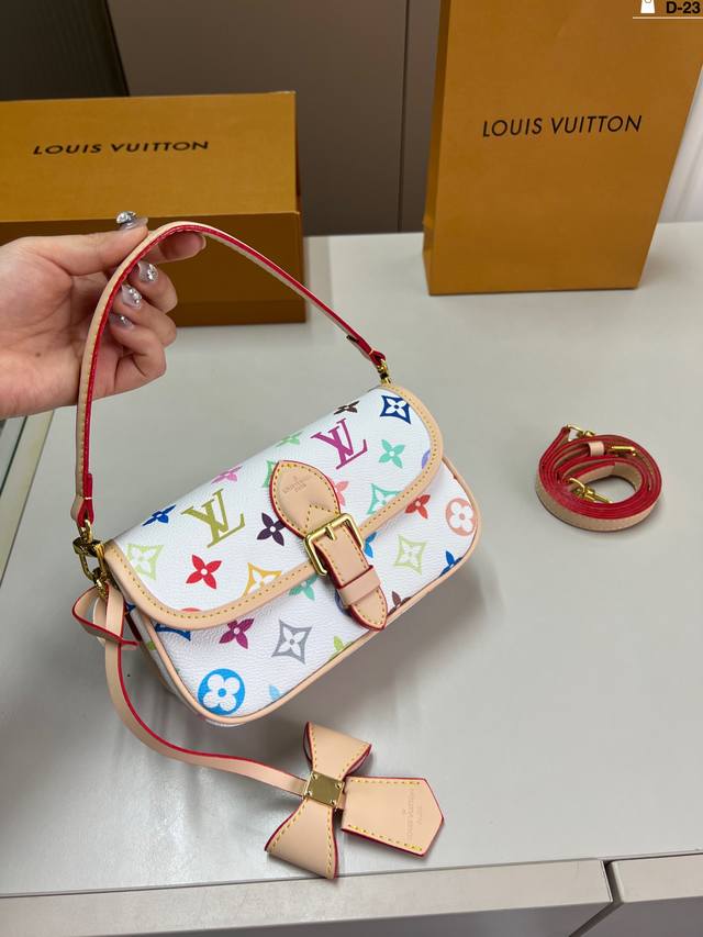 p170 lvdiane老花法棍包 单肩斜挎腋下包 配2个肩带 都可以拆卸 d-23尺寸20×10折叠盒