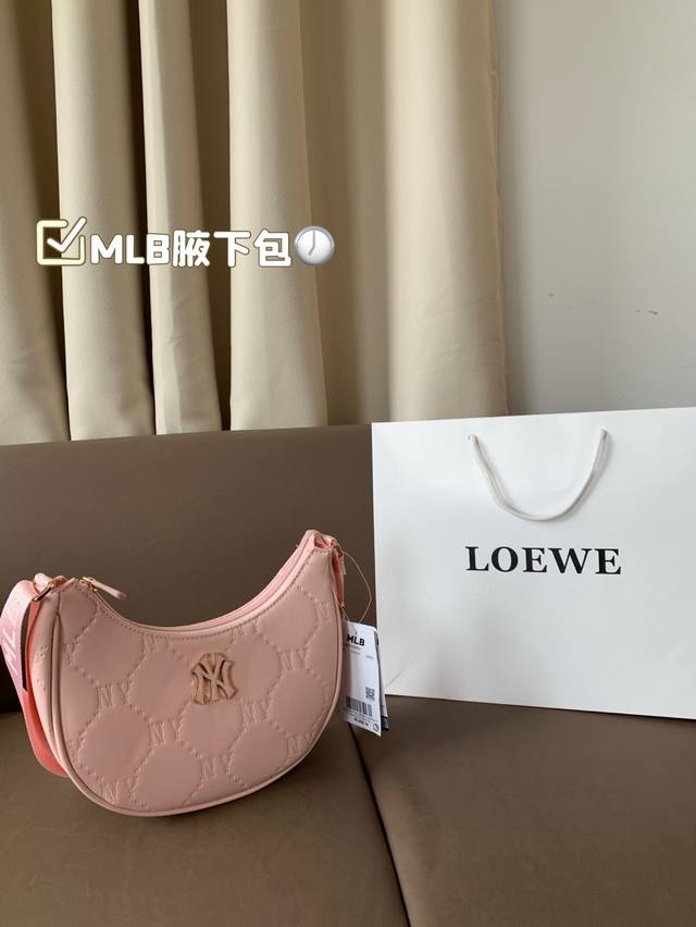 p140 mlb官方 斜背包明星同款新款 网红百搭 腋下包 尺寸23*14