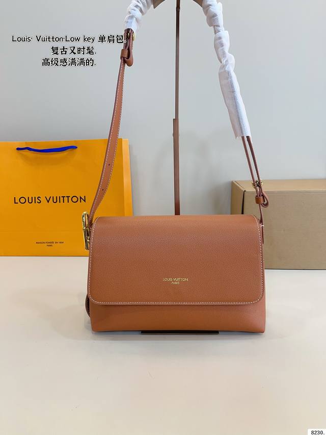 p200 lv Low Key 单肩包 复古优雅 满满的高级感 大小适中 容量感人 休闲正装皆可轻松驾驭 尺寸：26*9*18Cm