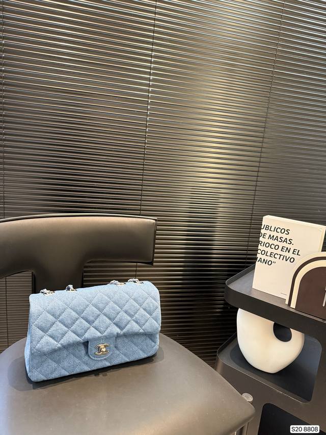 p180 香奈儿牛仔Cf链条包 简单百搭 颜值高 日常出街首选 潮酷时尚女孩必入款 尺寸：25 16 货号8808