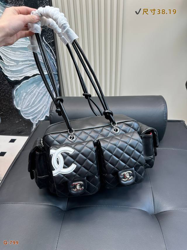 p250 尺寸38.19 香奈儿Chanel康鹏机车包,一款帅酷拽炸天的存在Chanel康鹏机车包始于2004年不是Chanel中古里最火的但一定是最帅Coog p250 尺寸38.19 香奈儿Chanel康鹏机车包,一款帅酷拽炸天的存在Chanel康鹏机车包始于2004年不是Chanel中古里最火的但一定是最帅Coog