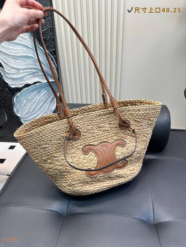 p120 尺寸上口48.25 赛琳凯旋门时尚海滩编织托特包 随着夏季的脚步渐近，是时候选一款完美的度假包来搭配你的夏日悠闲时光了。凯旋门草编包带来清新的夏日风情