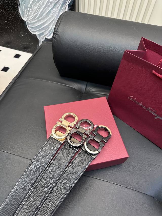 升级版 P100 菲拉格慕！ ！高版本 腰带「嘿哈 」 原单牛皮皮带～热门款 皮带里面最火的啦～质量很好 全套包装！五金绝对不褪色 皮带头和专柜一样的哦～ 配礼